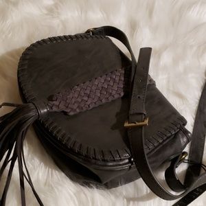 Steve Madden Bags - Steve madden shoulder cross mid size purse Steve Madden Bags - Steve madden shoulder cross mid size purse